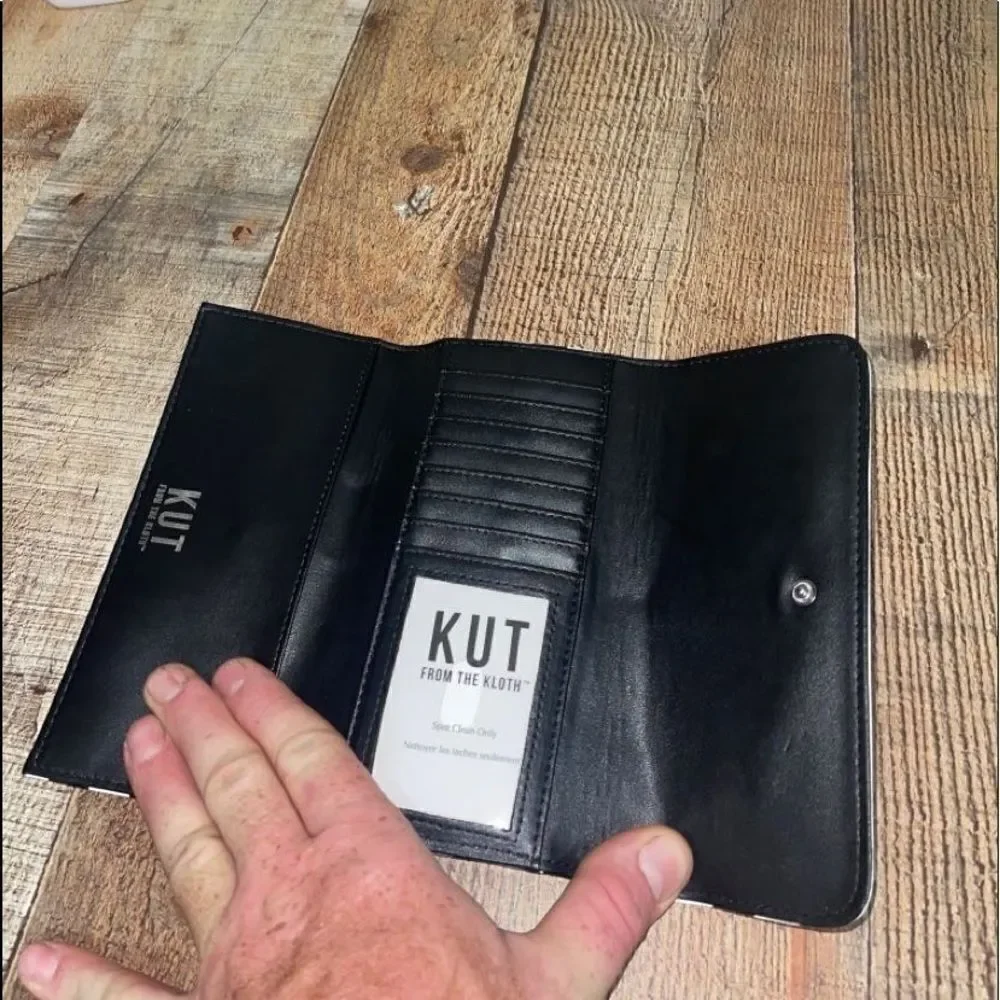 NWOT Kut from the Kloth Slim Striped Wallet